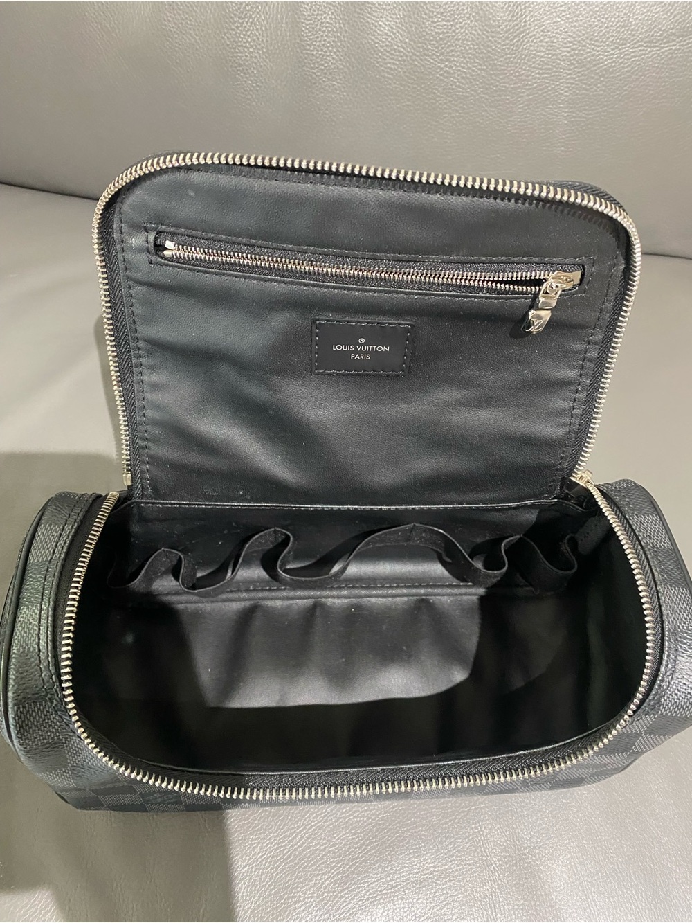 Luis Vuitton Checkered Gray Travel Toiletry Bag unisex - Picture 6 of 9